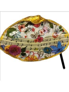 DECOUPAGE CLAM SHELL DECOUPAGE MUSIC 🎶 NOTES AND FLOWERS 💐 ON A CLAM SHELL